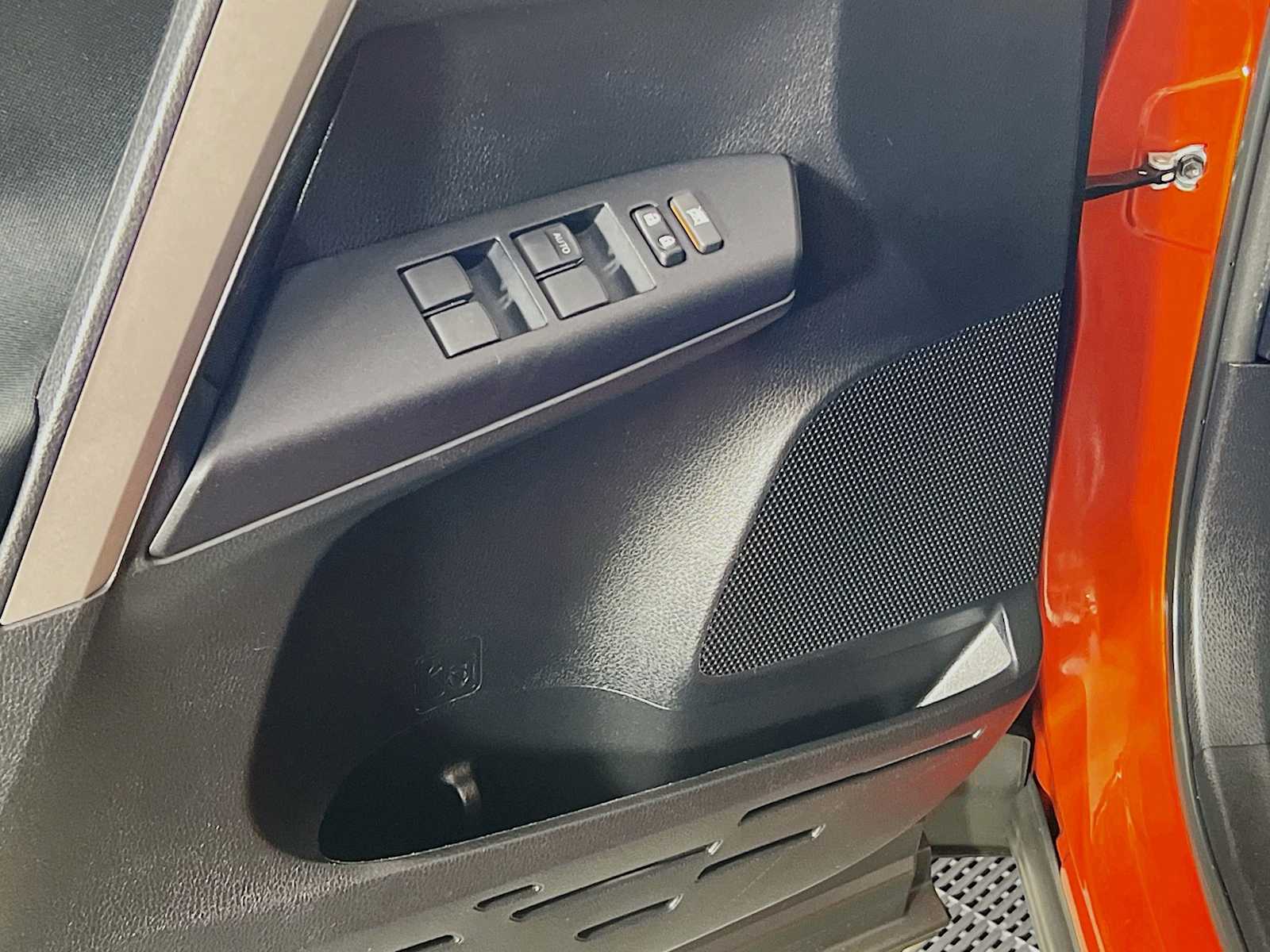 2016 Toyota RAV4 LE - Photo 18