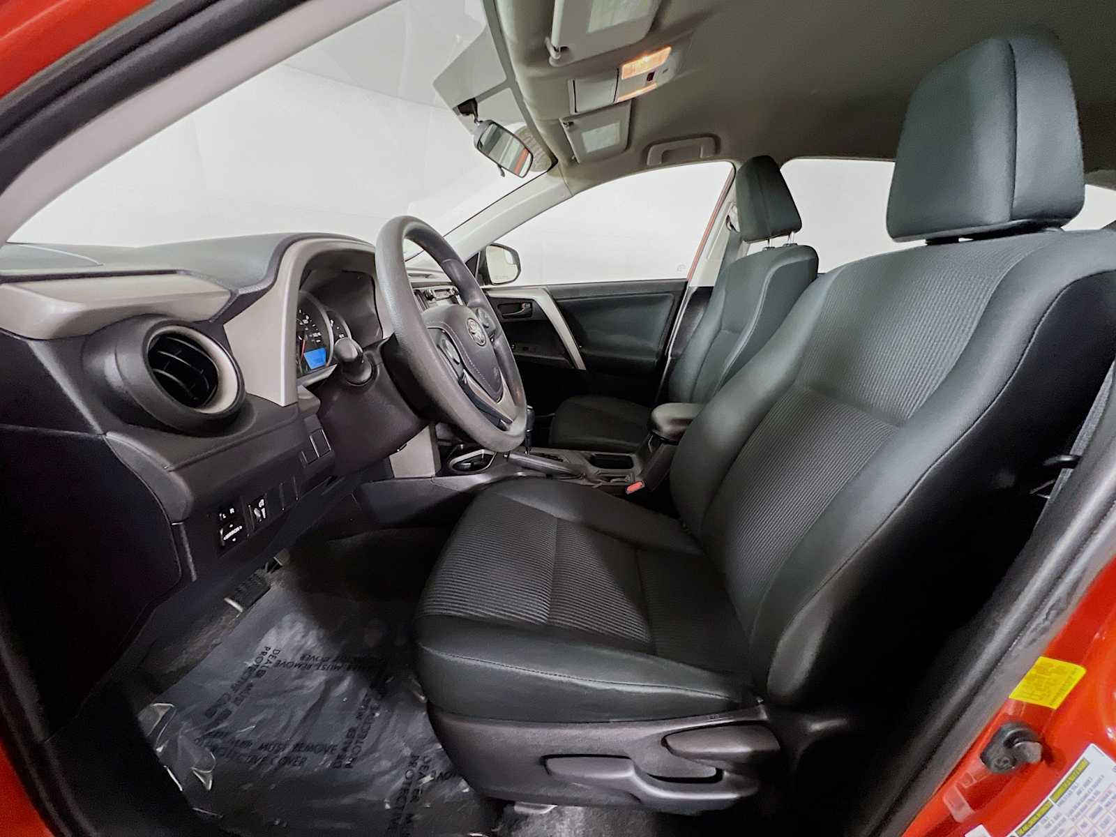 2016 Toyota RAV4 LE - Photo 20