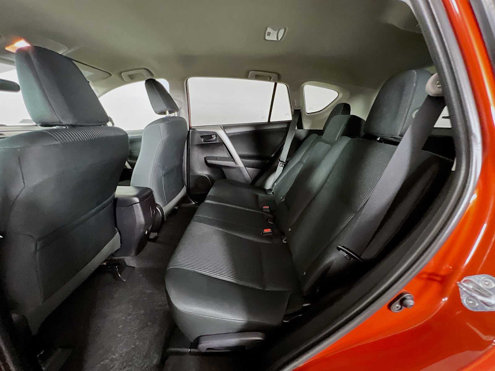 2016 Toyota RAV4 LE - Photo 23