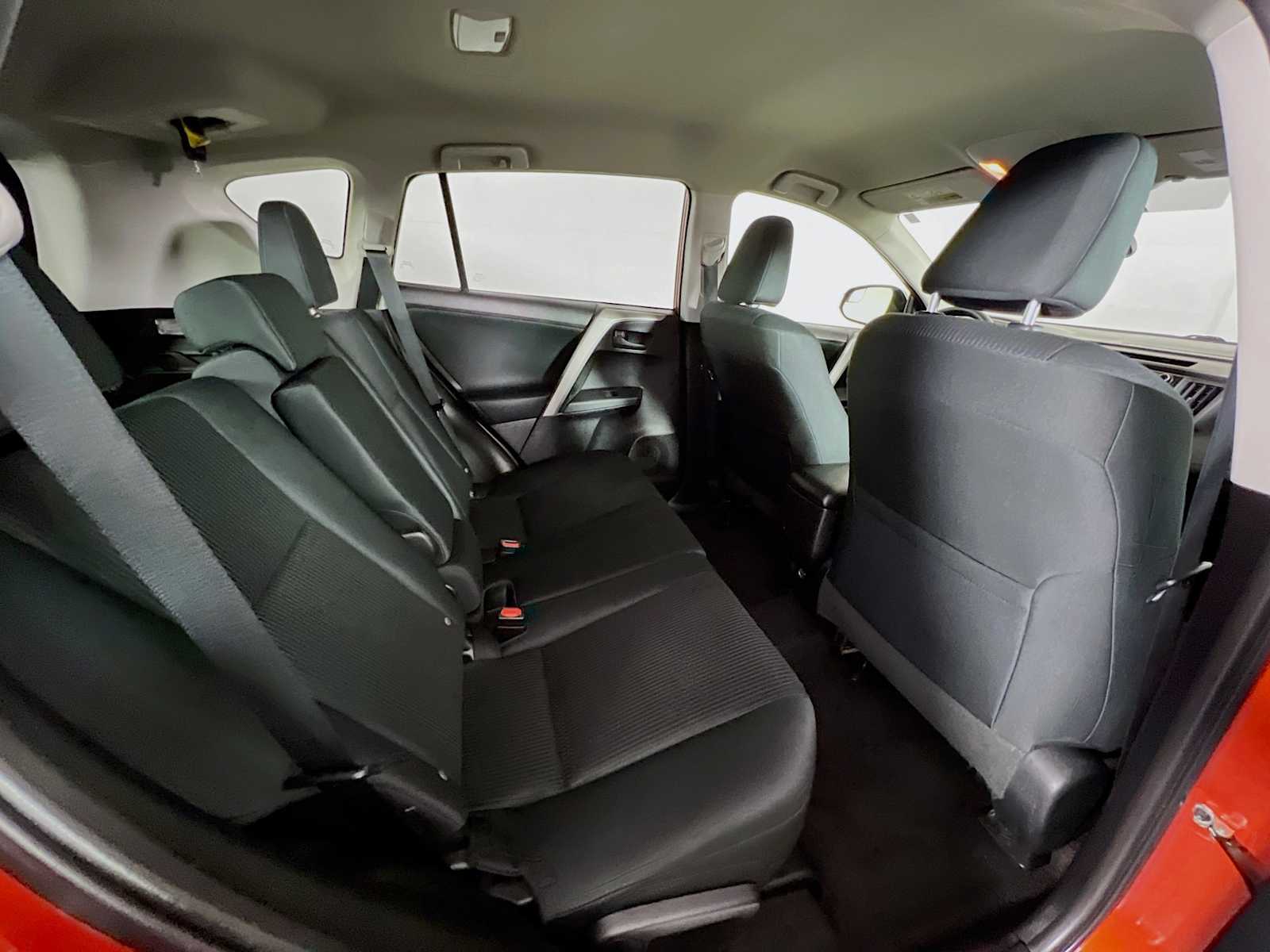 2016 Toyota RAV4 LE - Photo 25