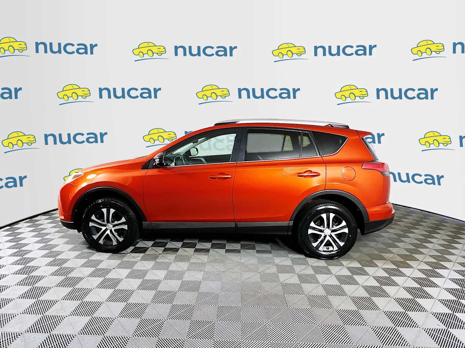 2016 Toyota RAV4 LE - Photo 4