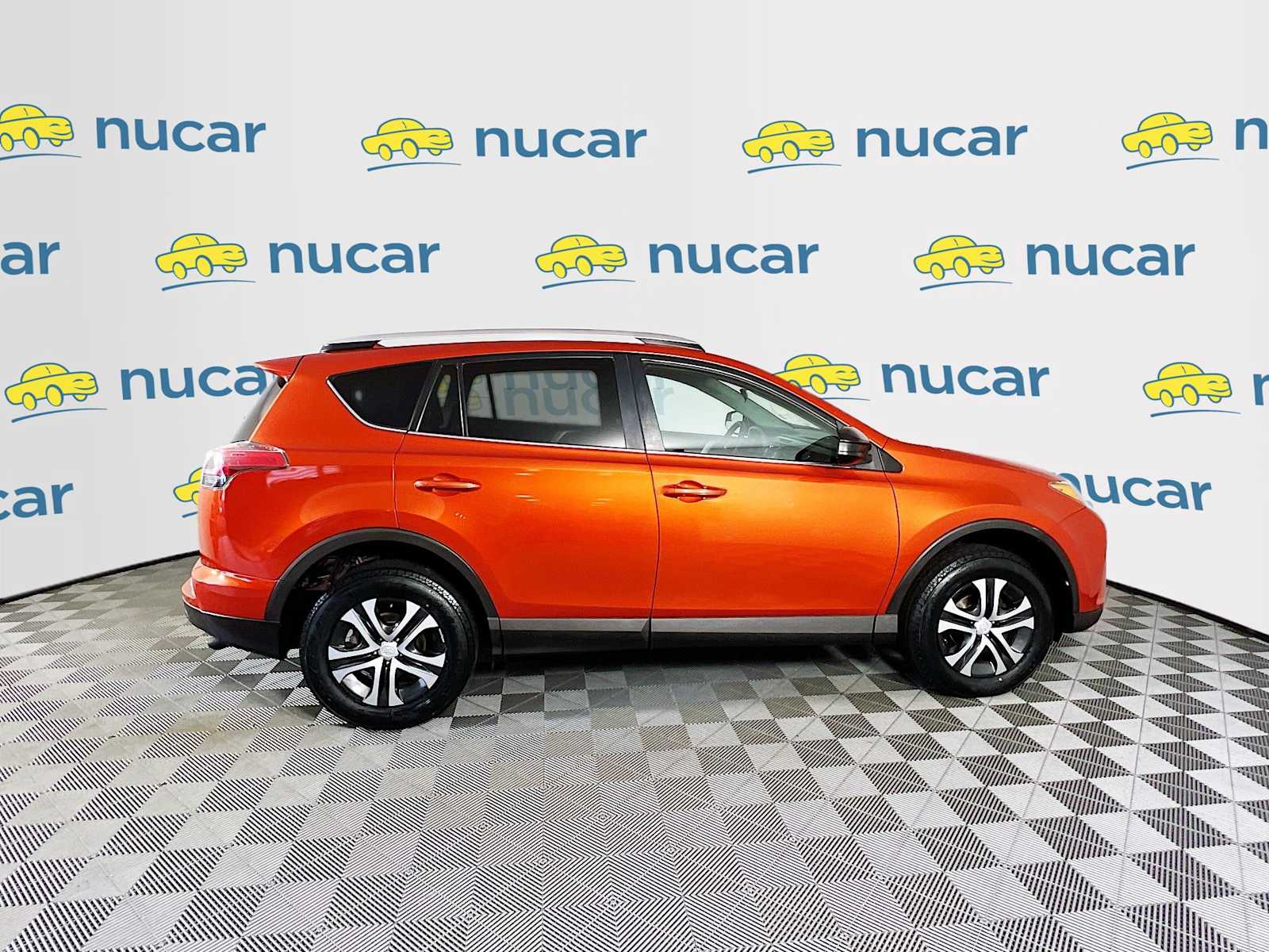 2016 Toyota RAV4 LE - Photo 8