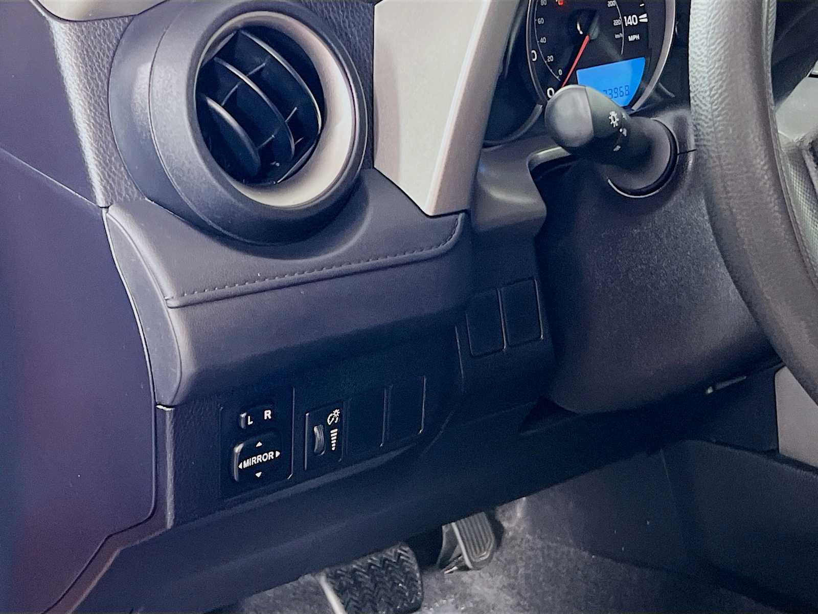 2016 Toyota RAV4 LE - Photo 10
