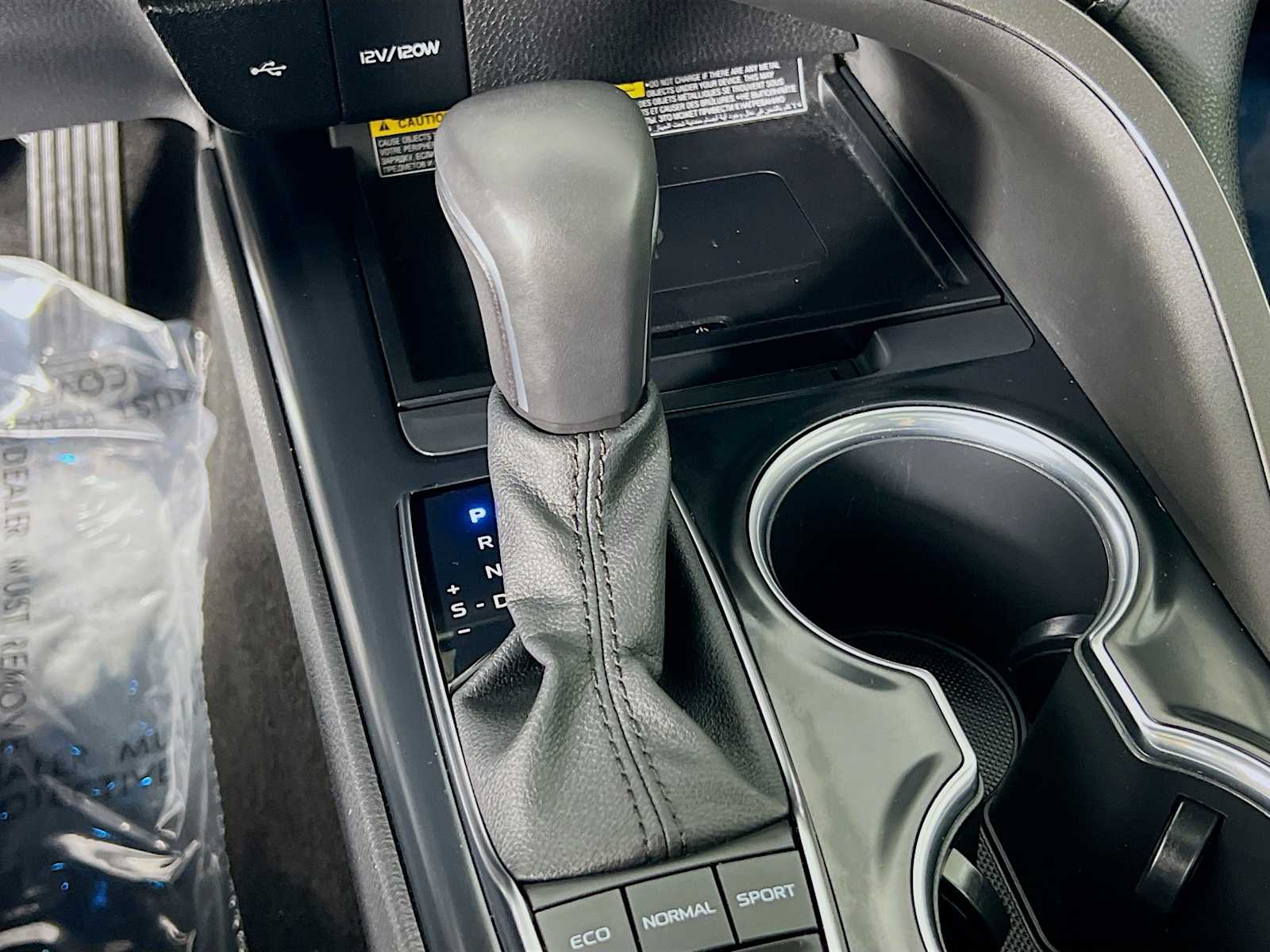2020 Toyota Camry XSE - Photo 16