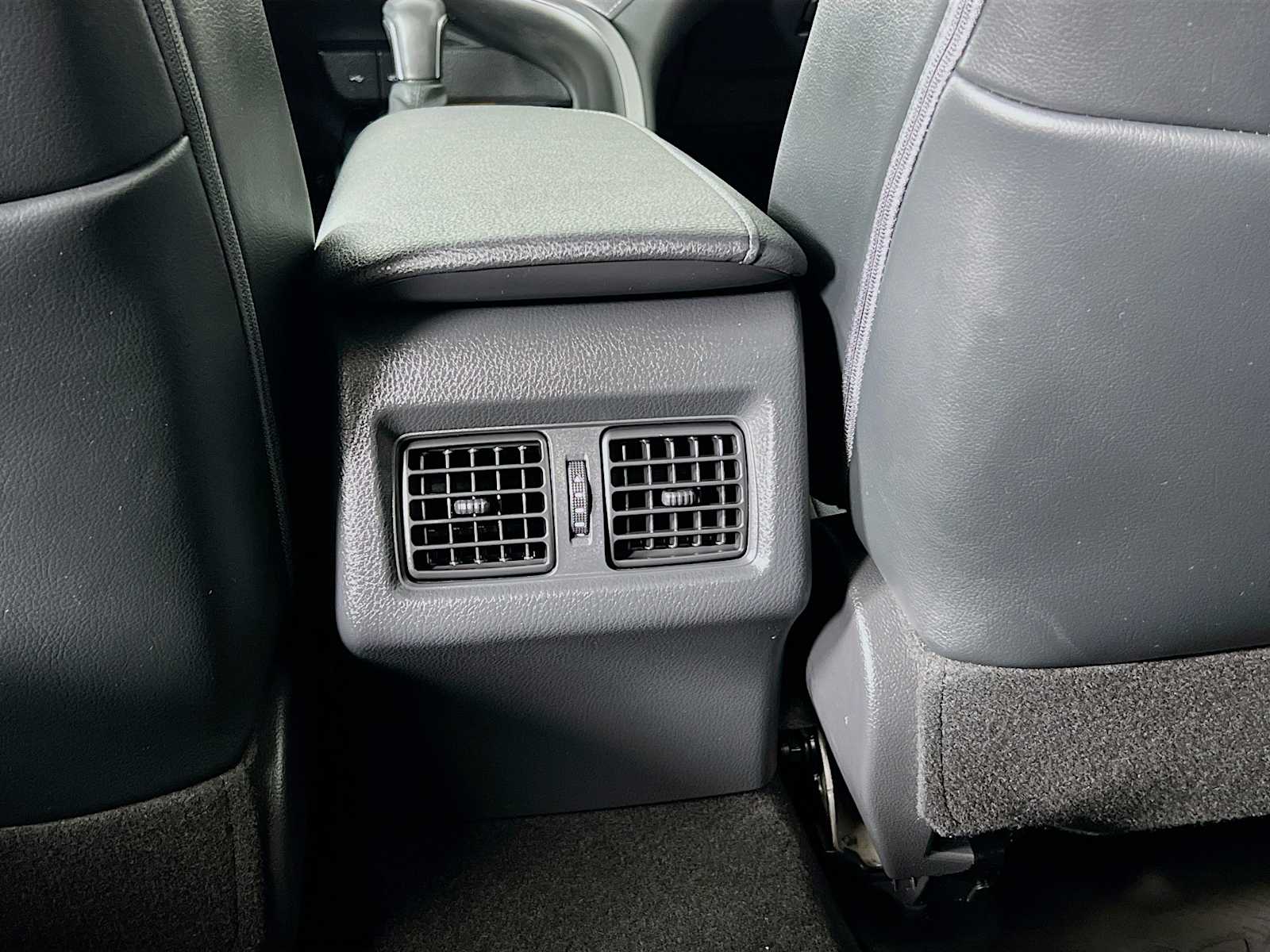 2020 Toyota Camry XSE - Photo 26