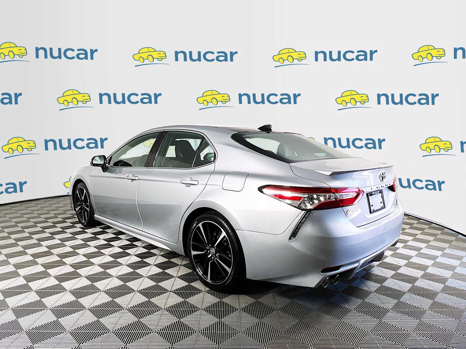 2020 Toyota Camry XSE - Photo 5