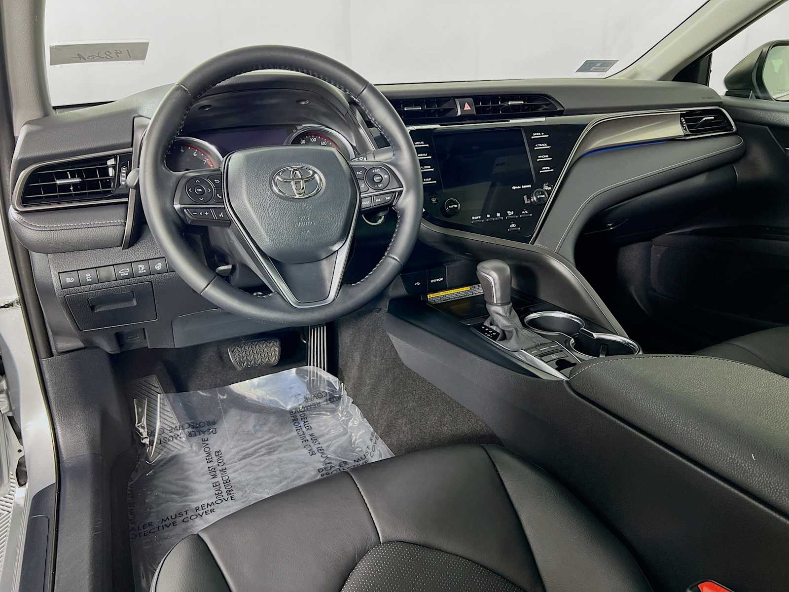 2020 Toyota Camry XSE - Photo 9