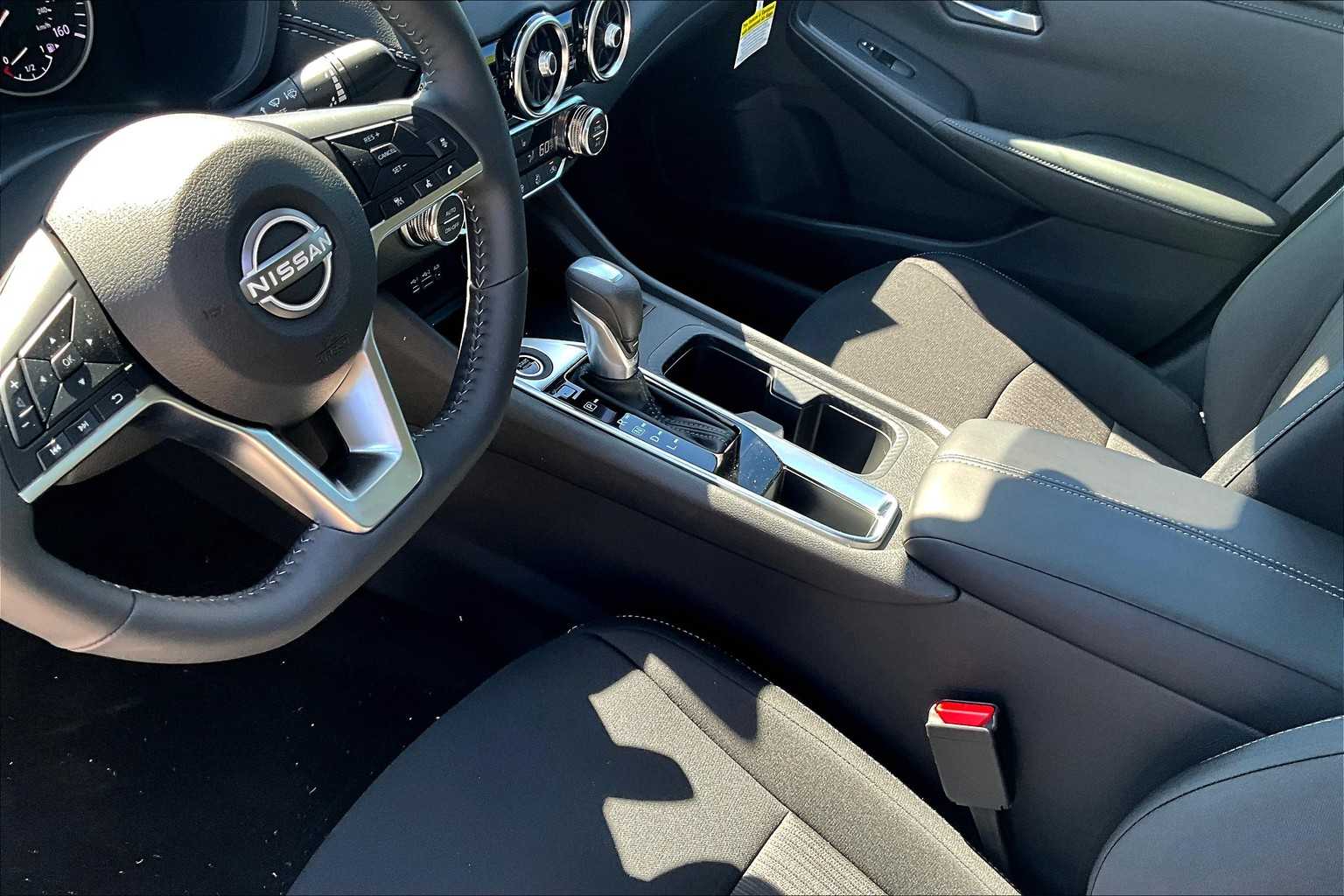 2025 Nissan Sentra SV - Photo 13