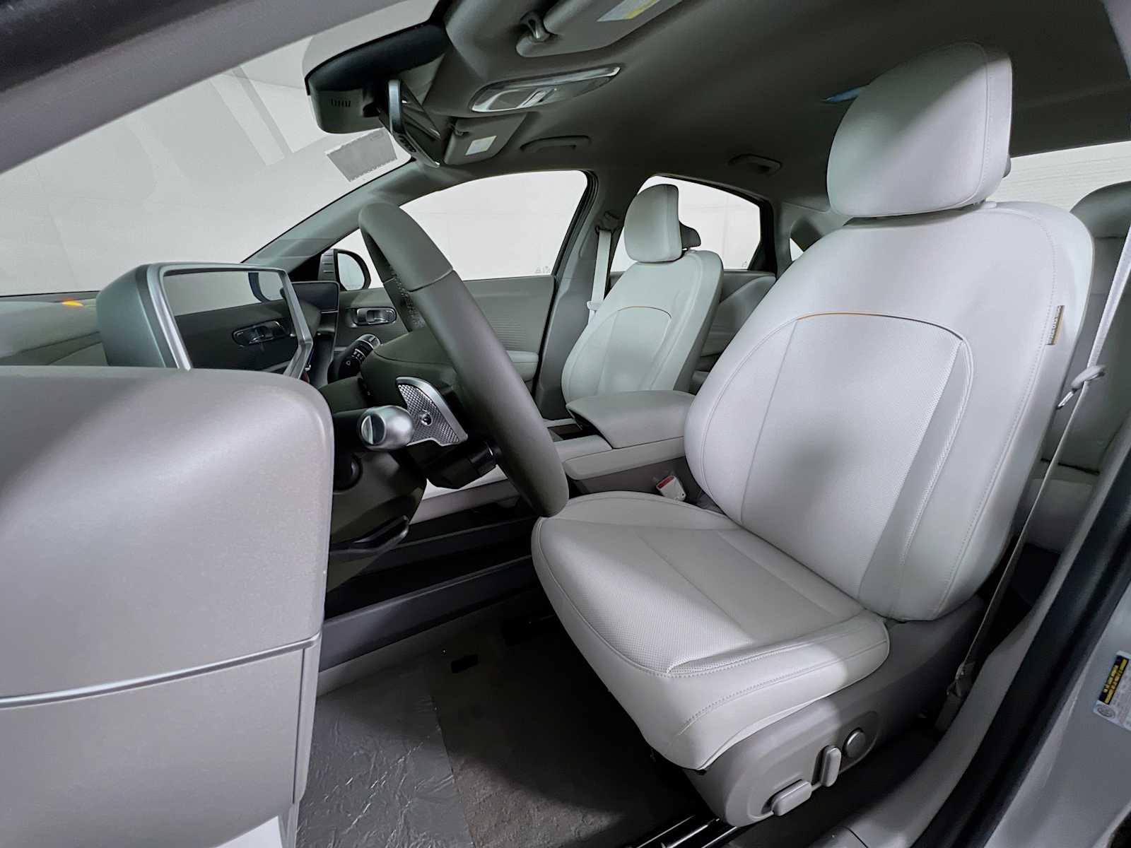 2025 Hyundai IONIQ 6 SEL - Photo 13
