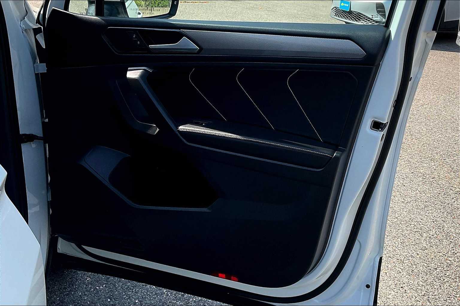 2024 Volkswagen Tiguan SE - Photo 12