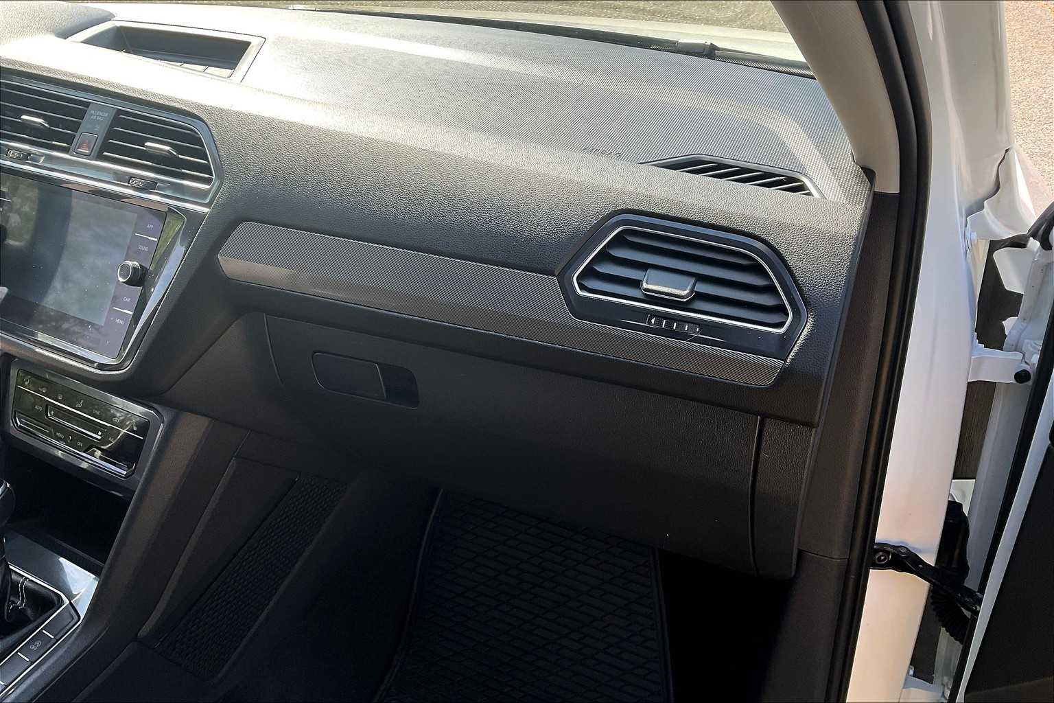 2024 Volkswagen Tiguan SE - Photo 13