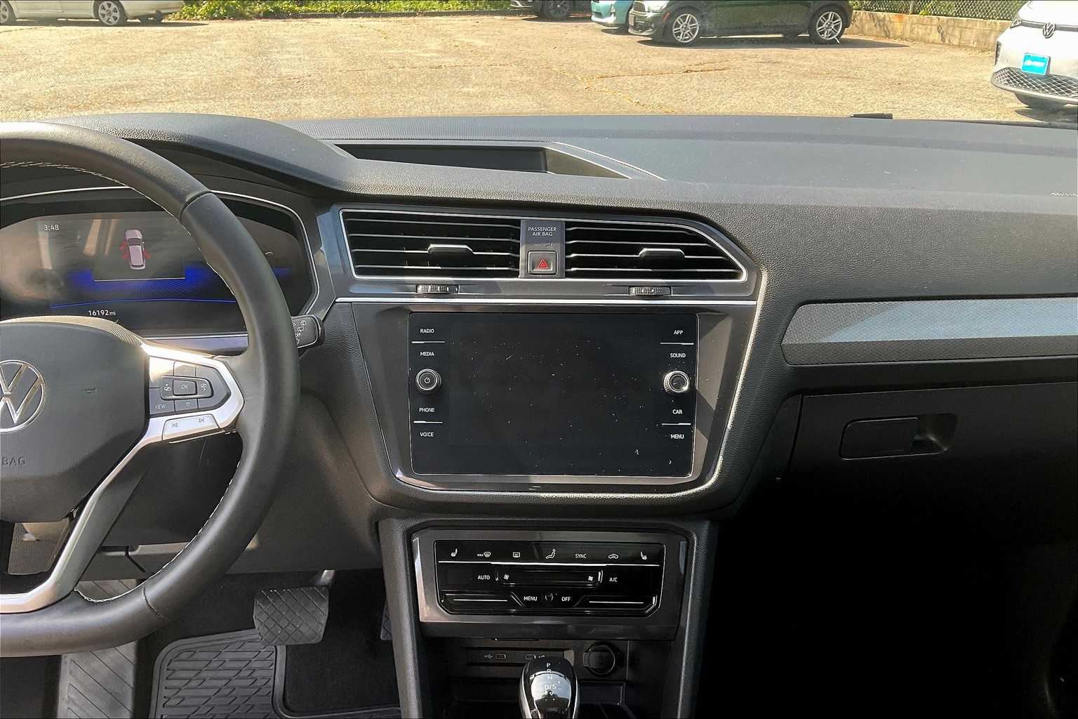2024 Volkswagen Tiguan SE - Photo 18