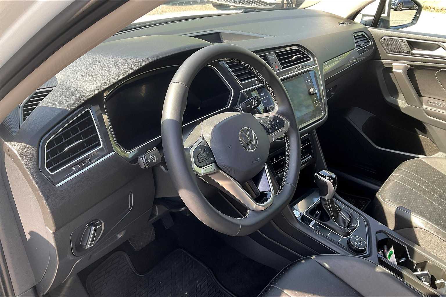 2024 Volkswagen Tiguan SE - Photo 8
