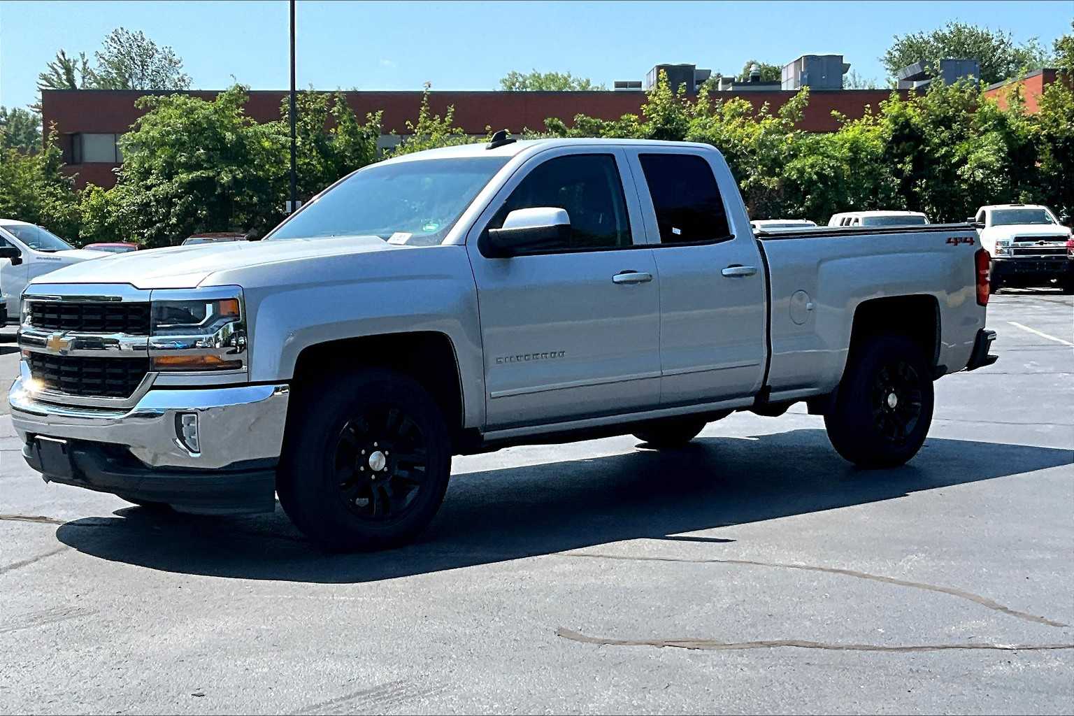 2018 Chevrolet Silverado 1500 LT - Photo 2