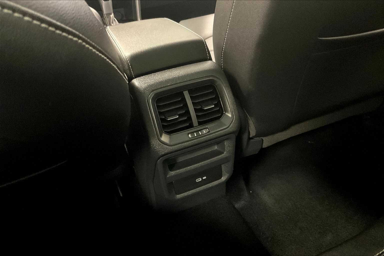 2022 Volkswagen Taos SEL - Photo 28