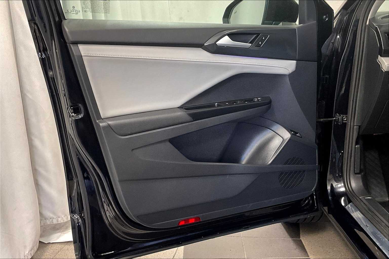 2022 Volkswagen Taos SEL - Photo 9