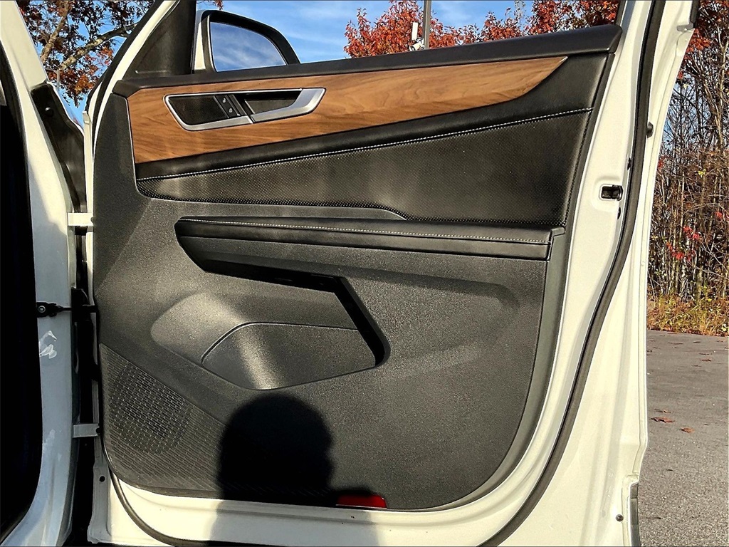 2024 Volkswagen Atlas 2.0T SE w/Technology - Photo 11