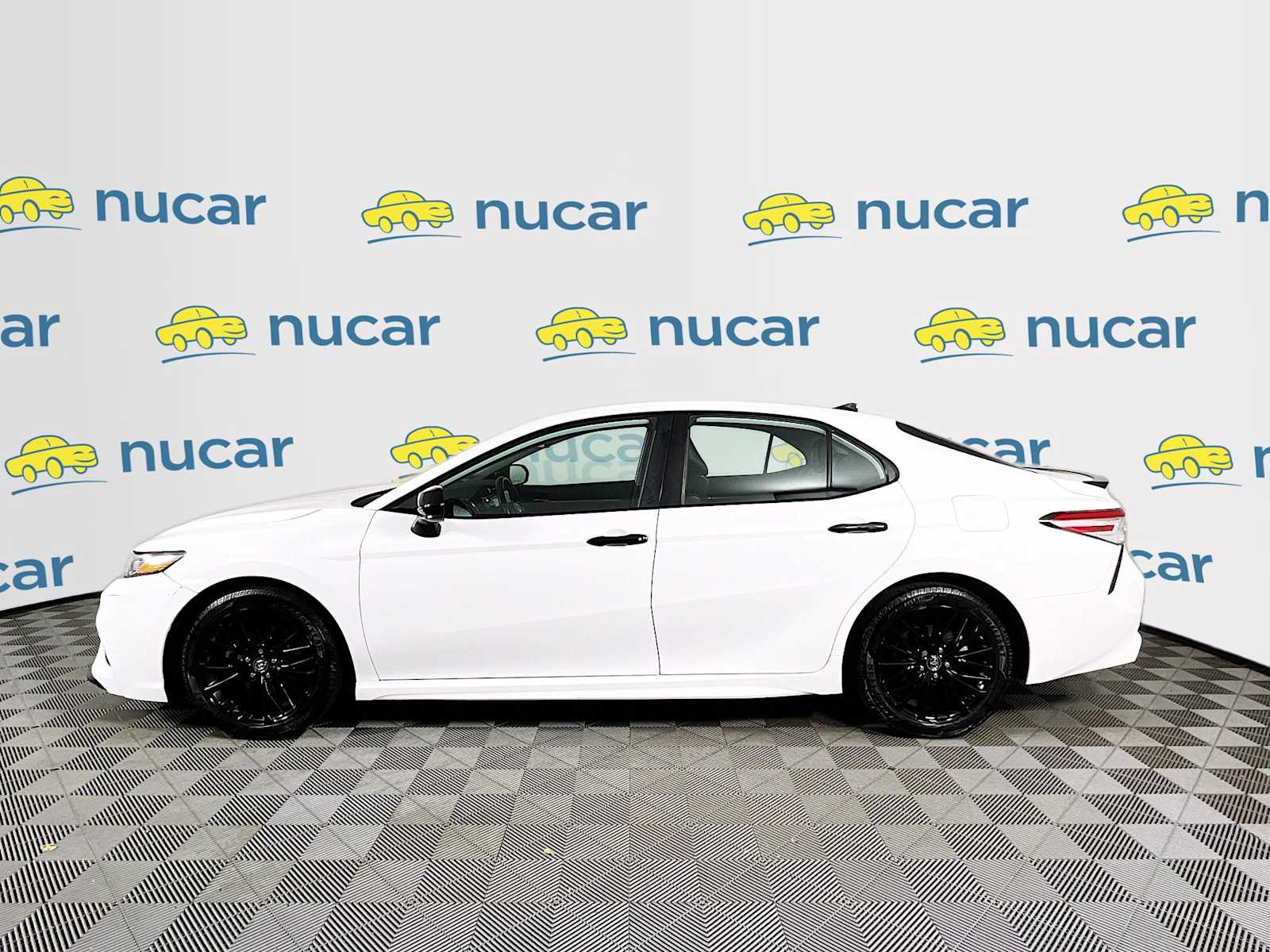 2020 Toyota Camry SE Nightshade - Photo 4