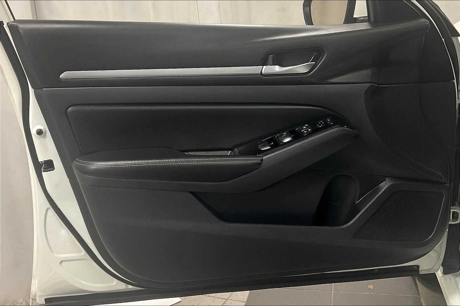 2023 Nissan Altima 2.5 SV - Photo 9