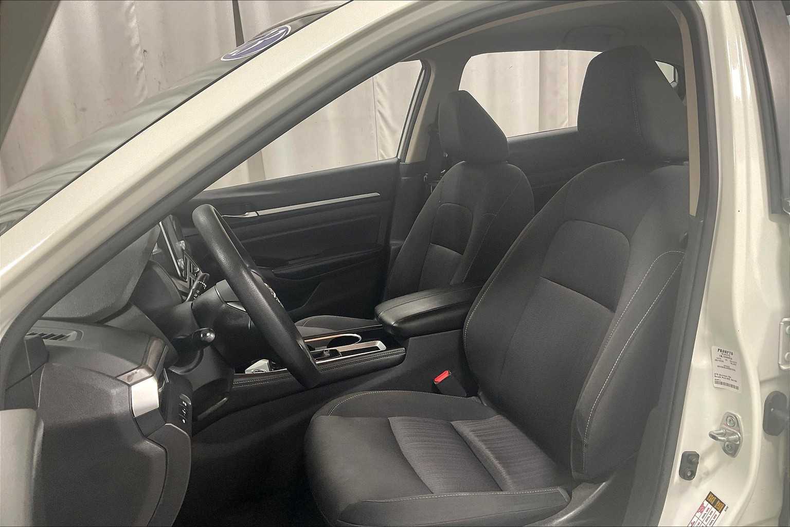 2023 Nissan Altima 2.5 SV - Photo 10