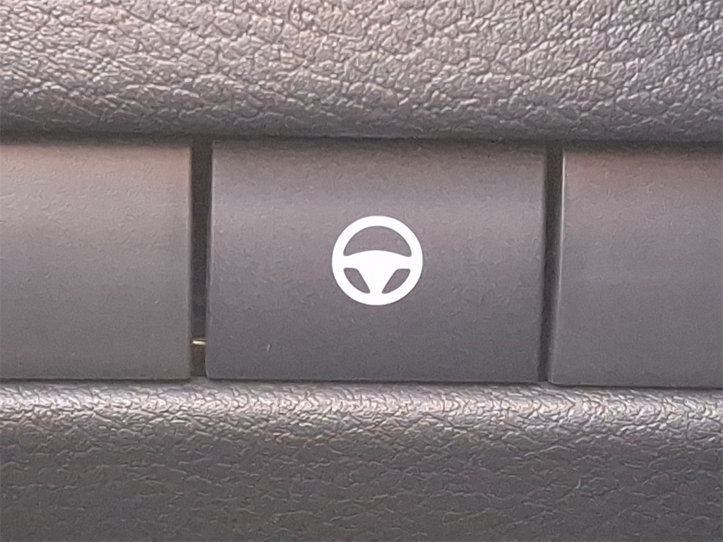 2025 Nissan Kicks SR - Photo 17