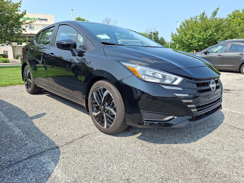 2025 Nissan Versa 1.6 SR