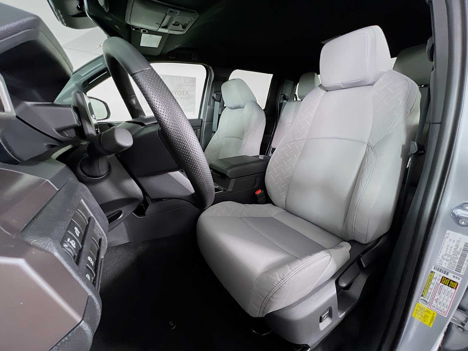 2025 Toyota Tacoma SR5 - Photo 12