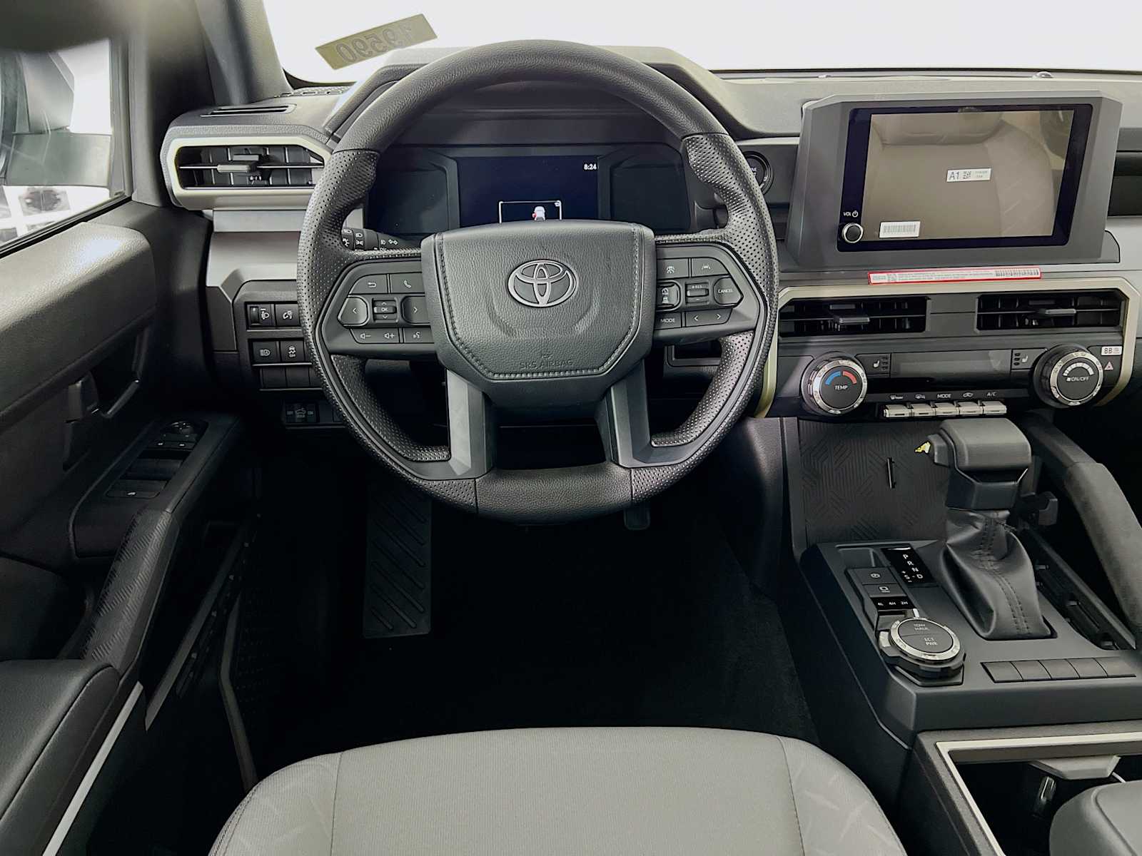 2025 Toyota Tacoma SR5 - Photo 14