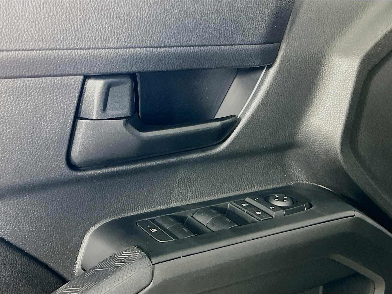 2025 Toyota Tacoma SR5 - Photo 15