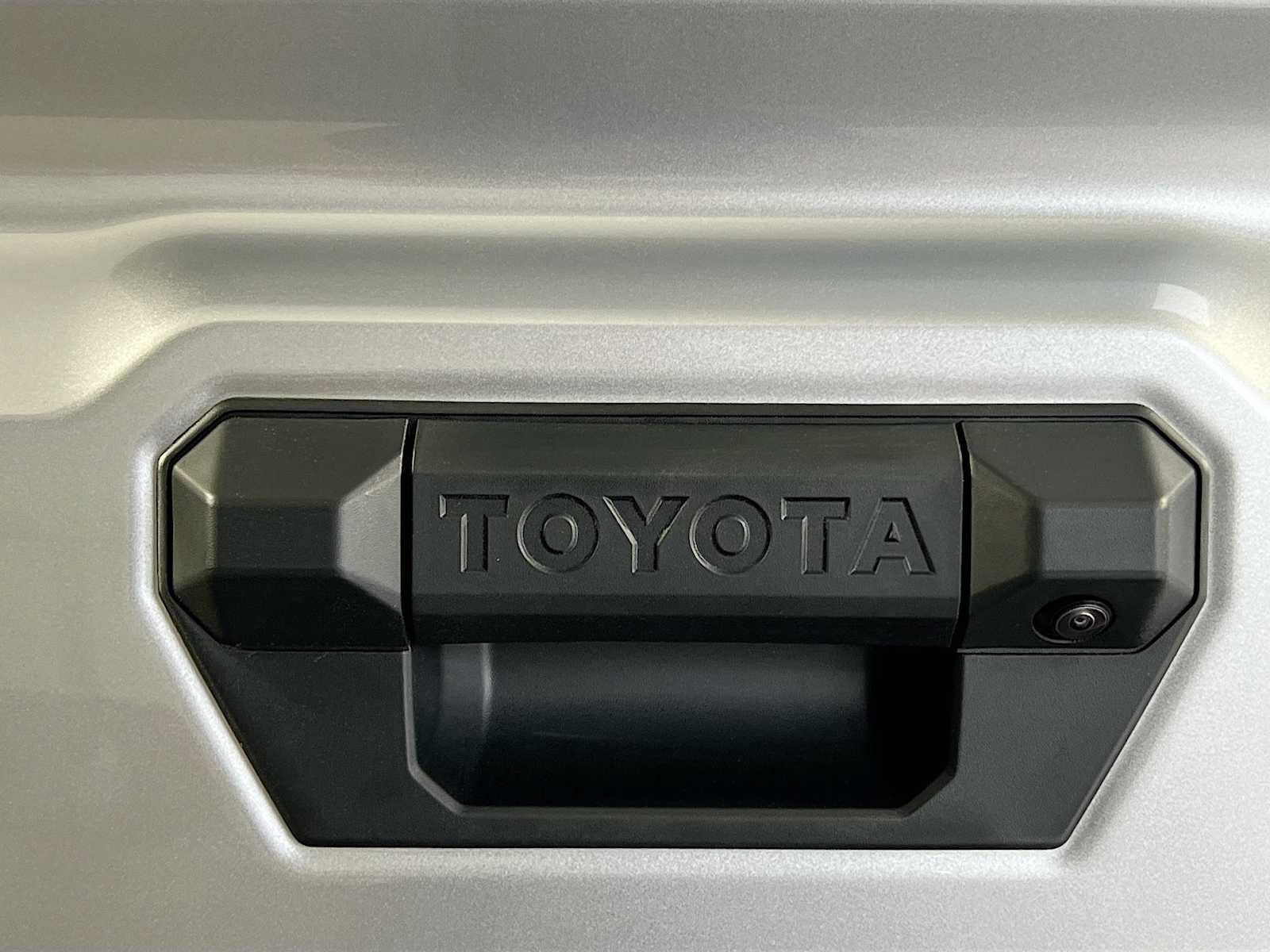 2025 Toyota Tacoma SR5 - Photo 17