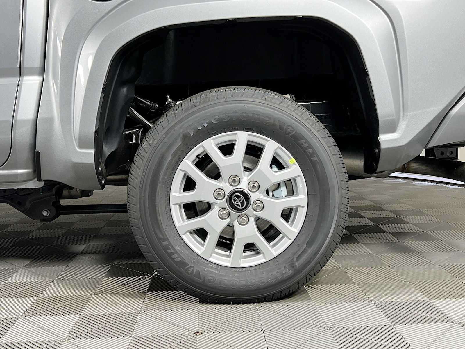 2025 Toyota Tacoma SR5 - Photo 18