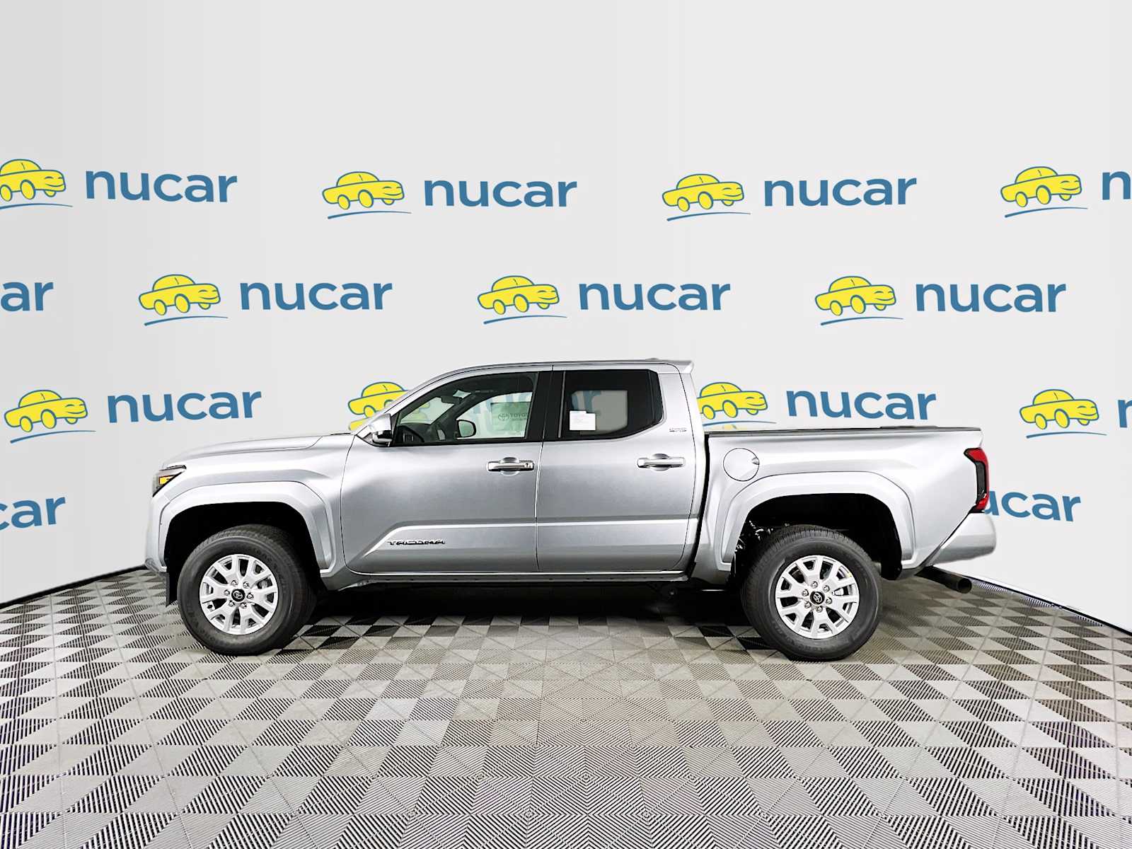2025 Toyota Tacoma SR5 - Photo 3