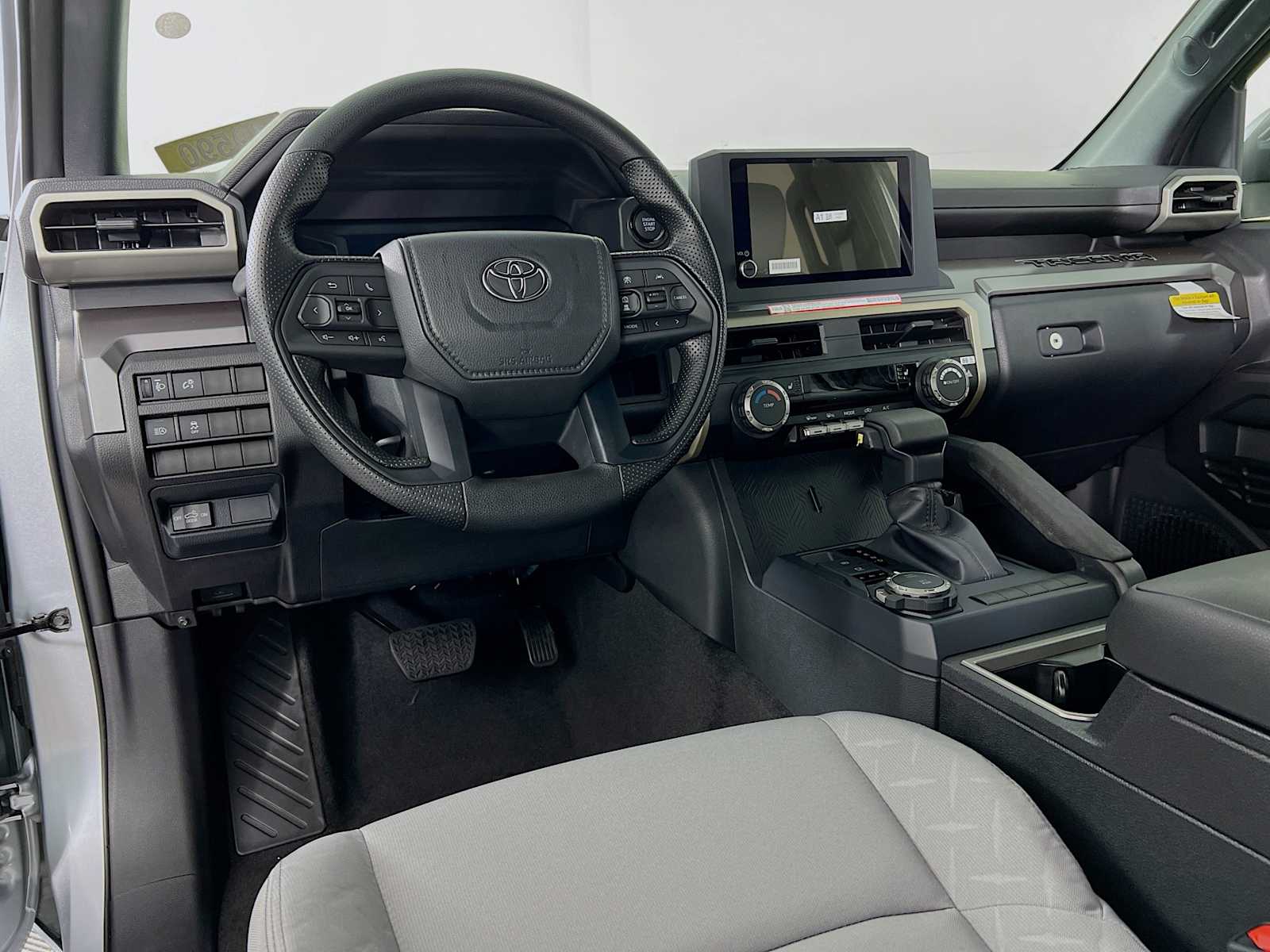 2025 Toyota Tacoma SR5 - Photo 6