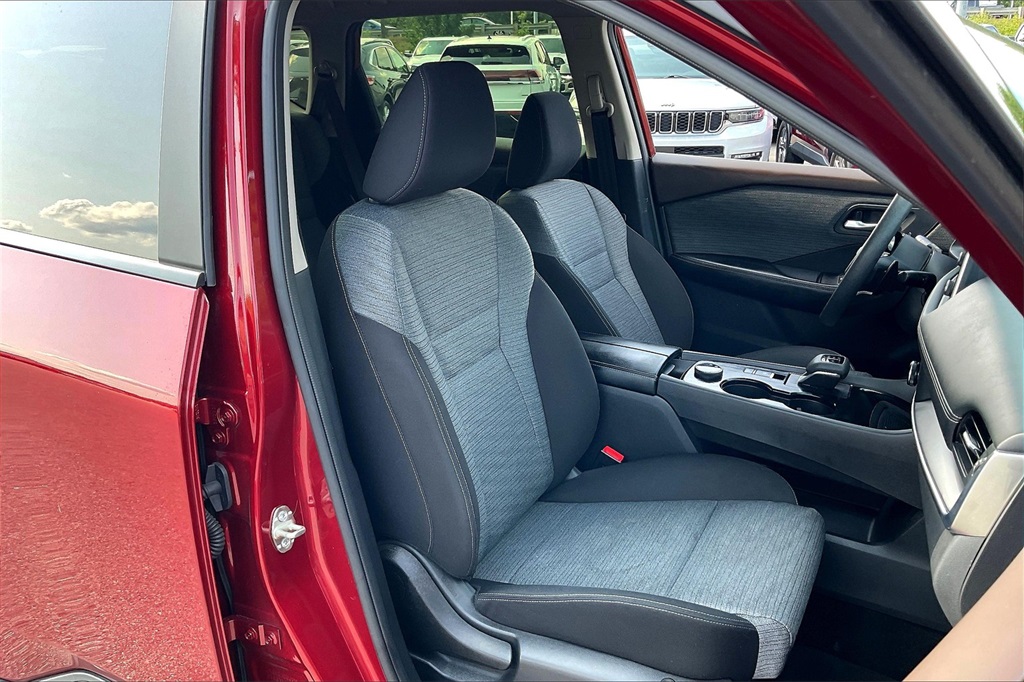 2023 Nissan Rogue SV - Photo 10