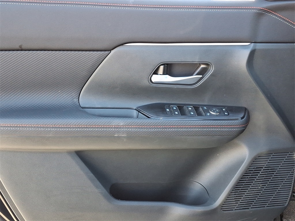 2025 Nissan Kicks SR - Photo 8