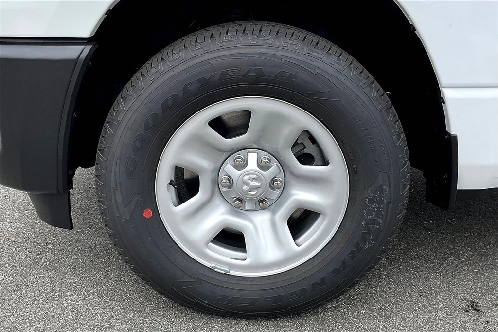 2025 Ram 1500 Tradesman - Photo 8