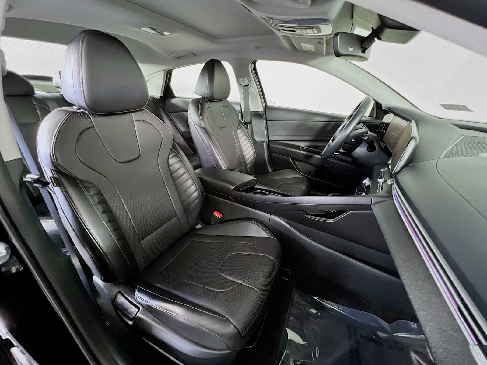 2023 Hyundai Elantra Limited - Photo 11
