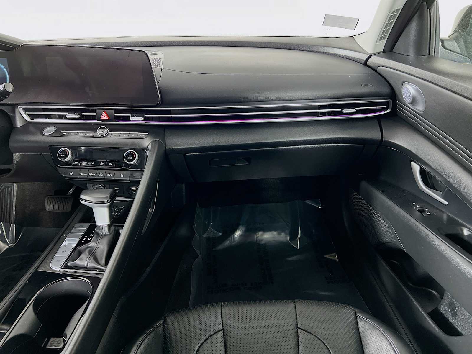 2023 Hyundai Elantra Limited - Photo 15