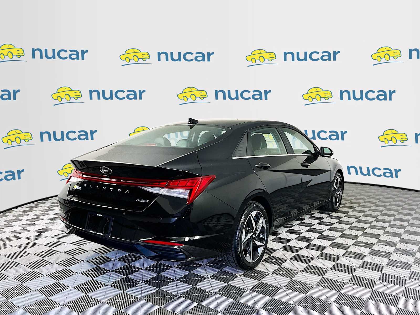 2023 Hyundai Elantra Limited - Photo 4