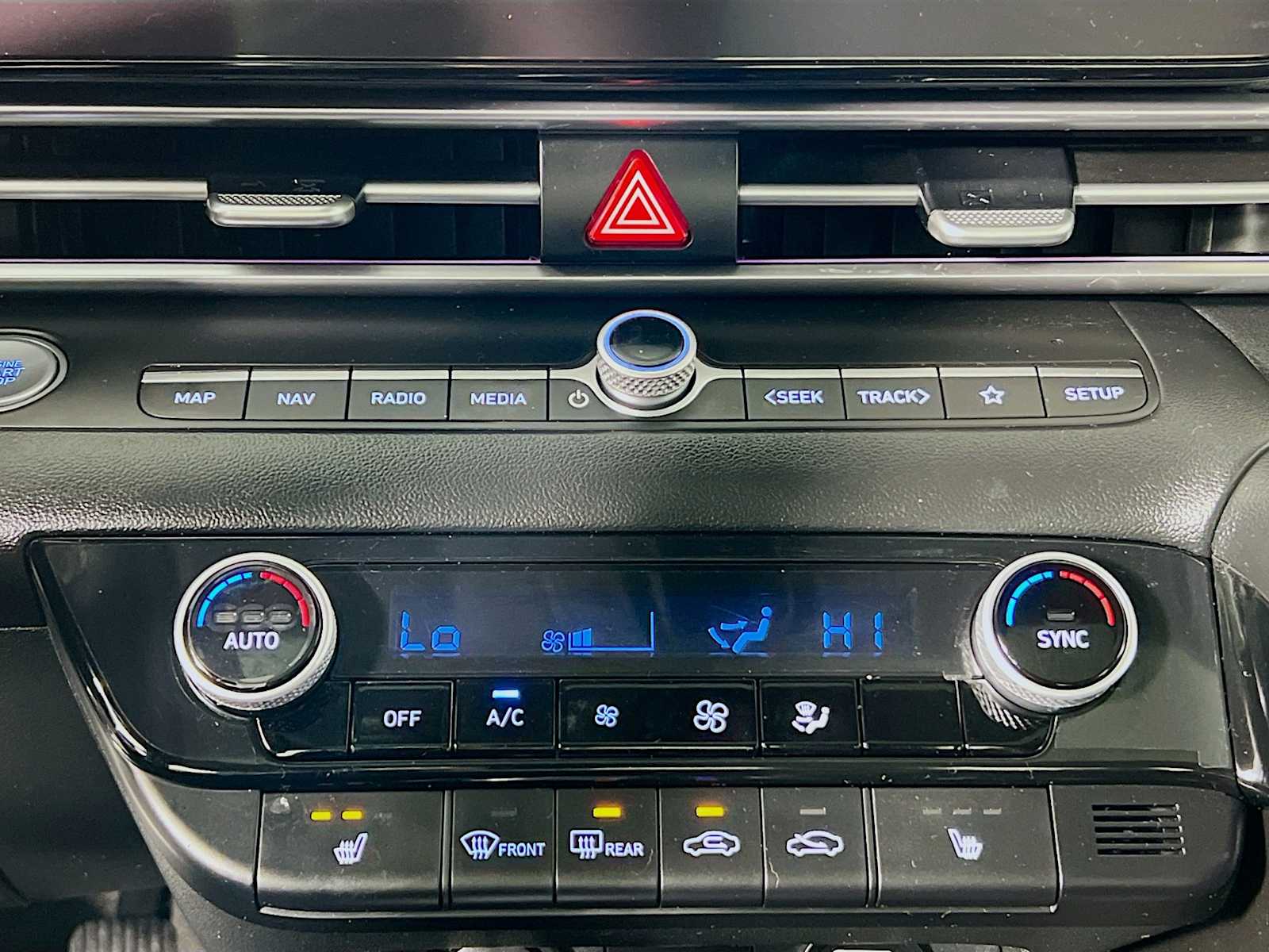 2023 Hyundai Elantra Limited - Photo 8