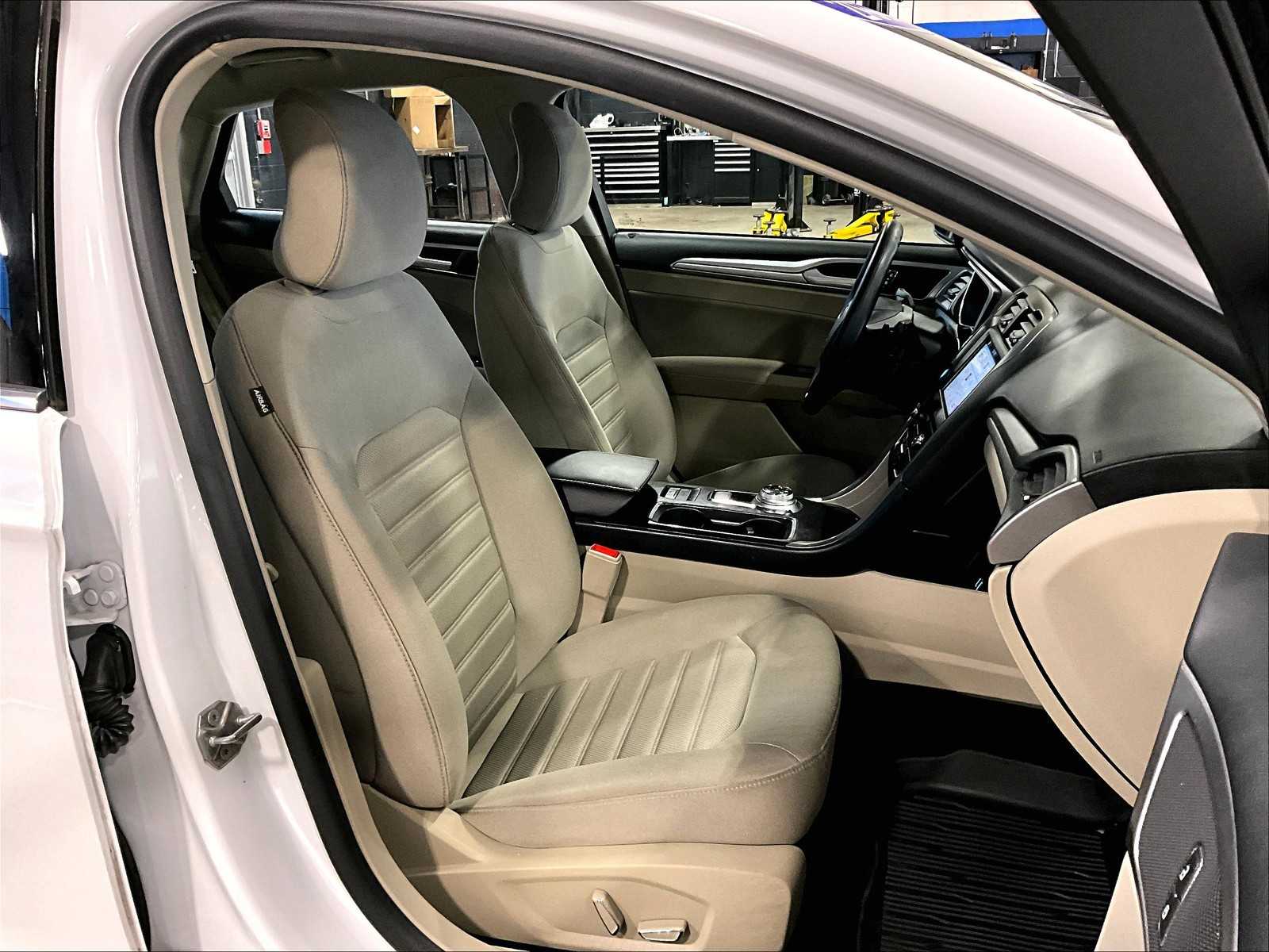 2019 Ford Fusion SE - Photo 11