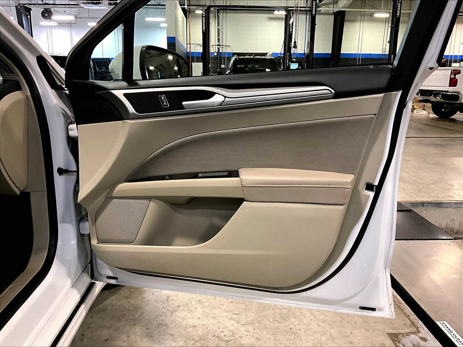 2019 Ford Fusion SE - Photo 12
