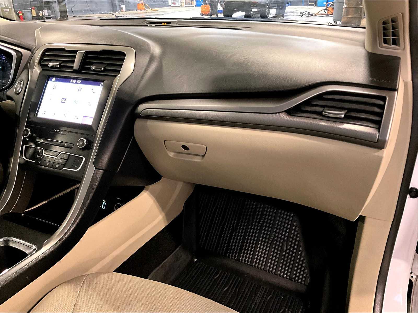 2019 Ford Fusion SE - Photo 13