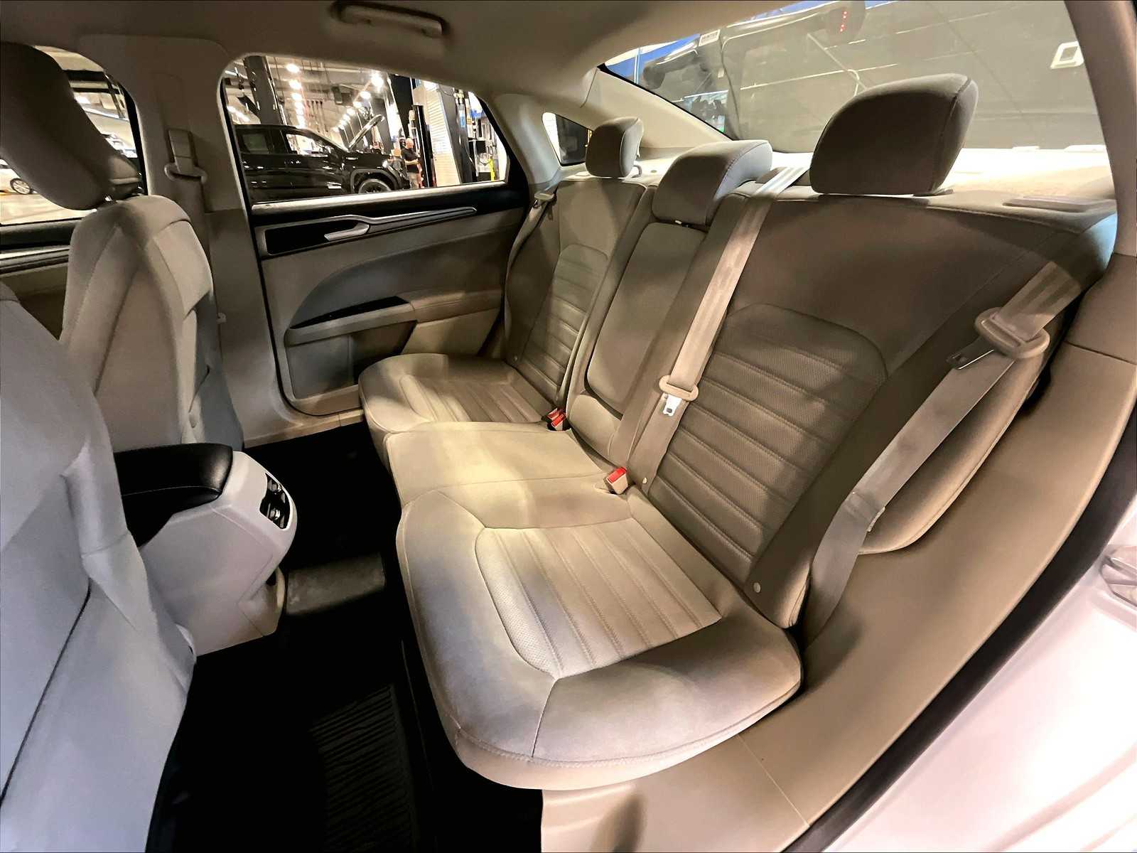 2019 Ford Fusion SE - Photo 15