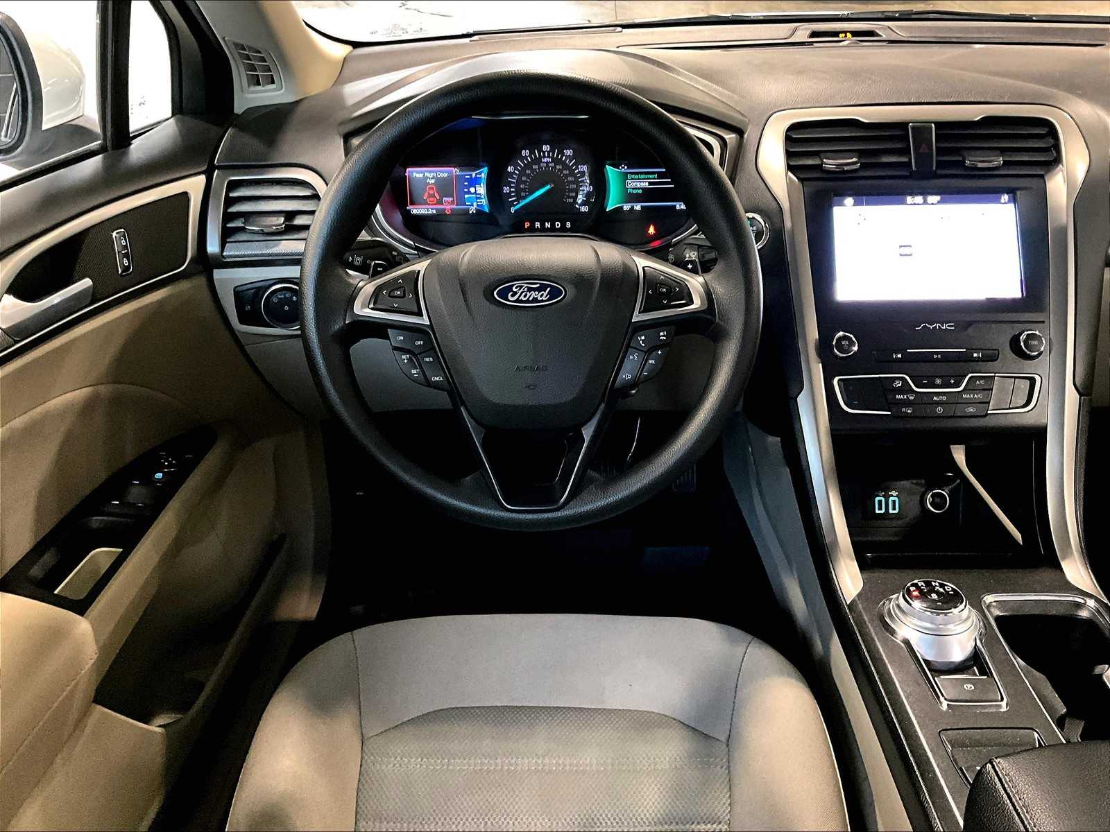 2019 Ford Fusion SE - Photo 17