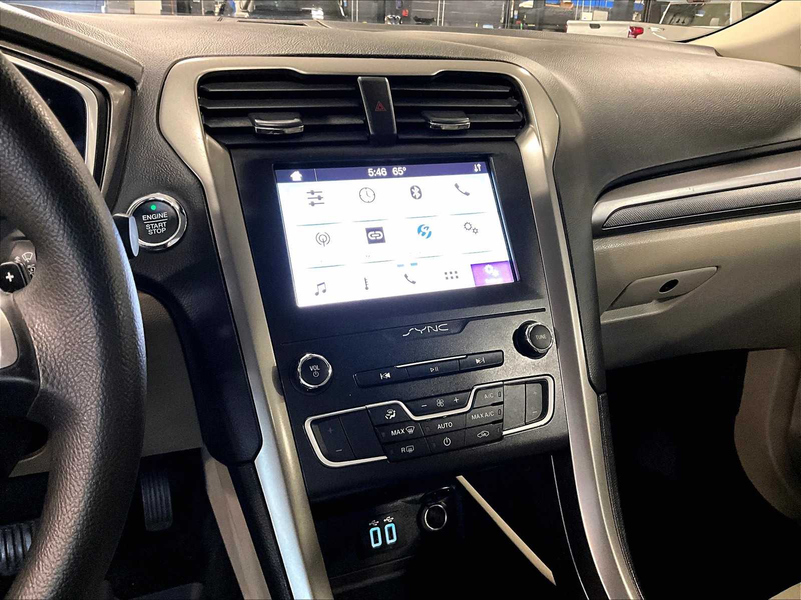 2019 Ford Fusion SE - Photo 18