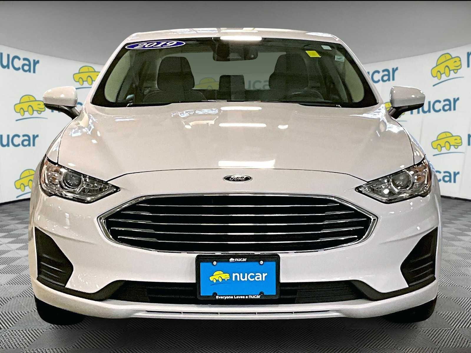 2019 Ford Fusion SE - Photo 2