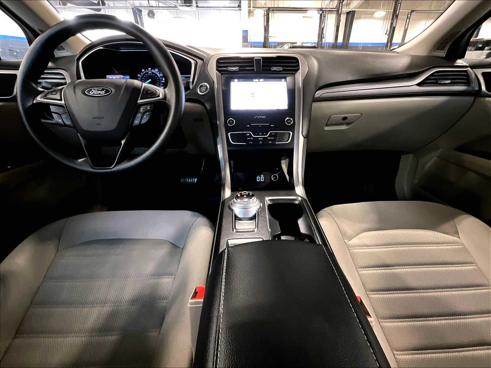 2019 Ford Fusion SE - Photo 21