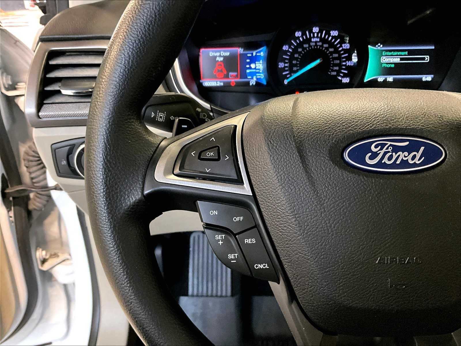 2019 Ford Fusion SE - Photo 23