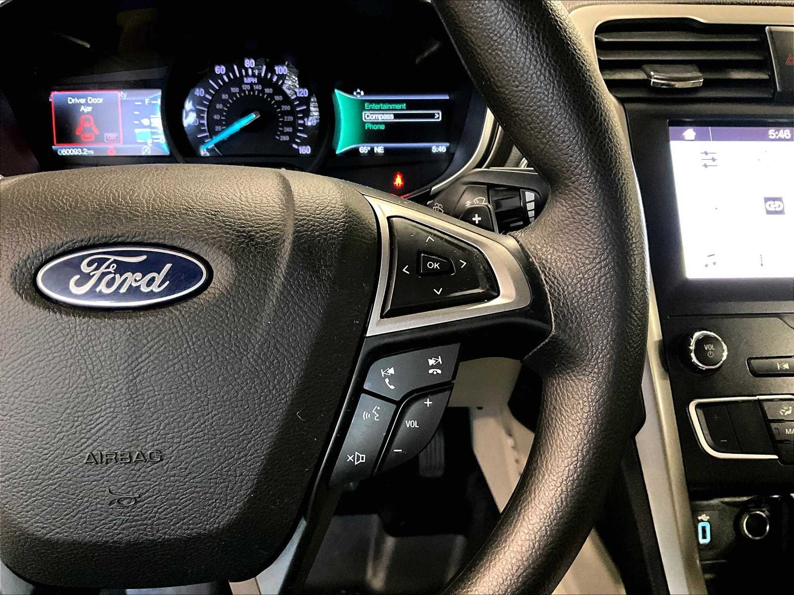 2019 Ford Fusion SE - Photo 24
